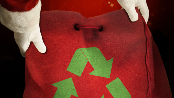 Kerstman met recyclagezak